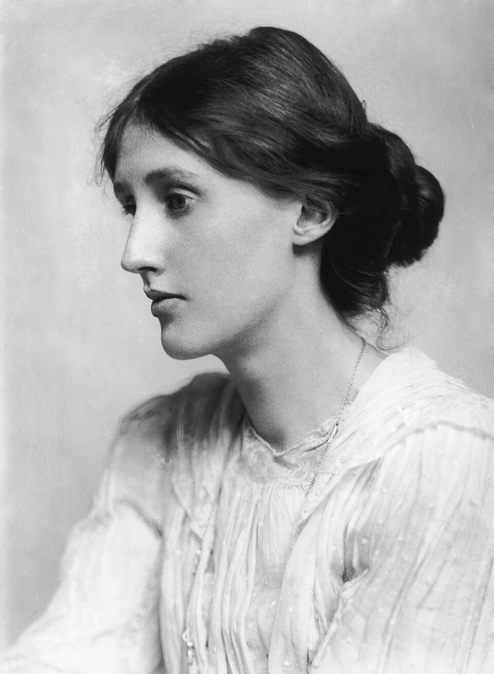 Virginia Woolf photographed by George Charles Beresford in 1902